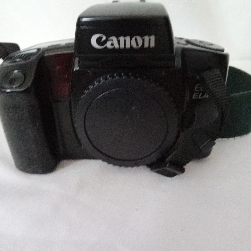 Canon EOS Elan 35mm SLR Film Camera Body with Strap and Cap Black Vintage